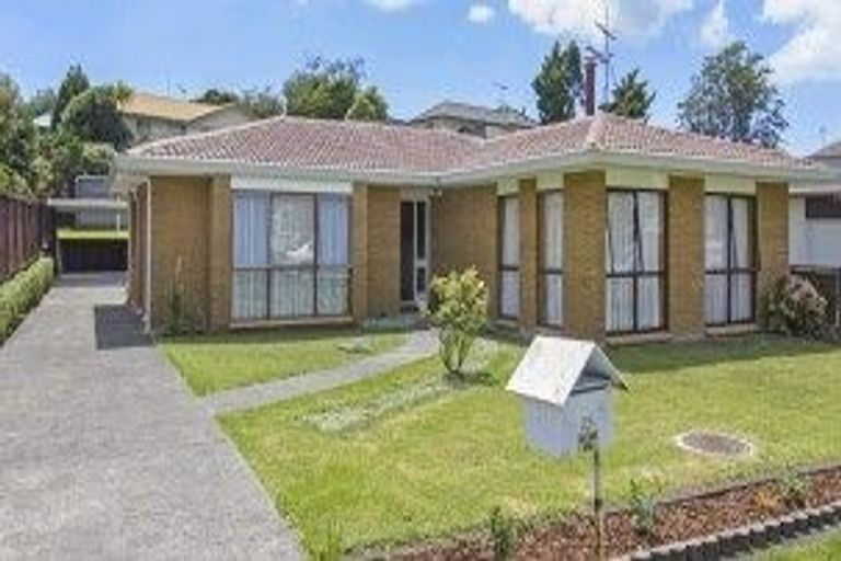 Photo of property in 25 Beechdale Crescent, Pakuranga Heights, Auckland, 2010