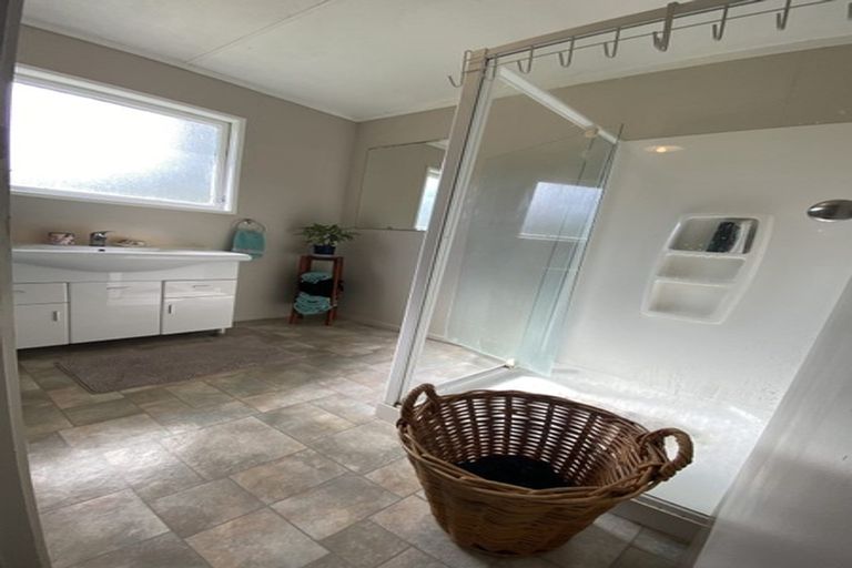 Photo of property in 15 Ngatawhiti Road, Te Kopuru, 0391