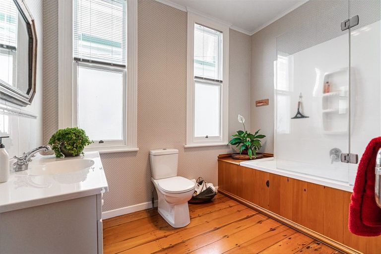 Photo of property in 71 Vauxhall Road, Devonport, Auckland, 0624