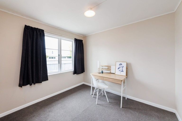 Photo of property in 10 Chester Crescent, West End, Palmerston North, 4410