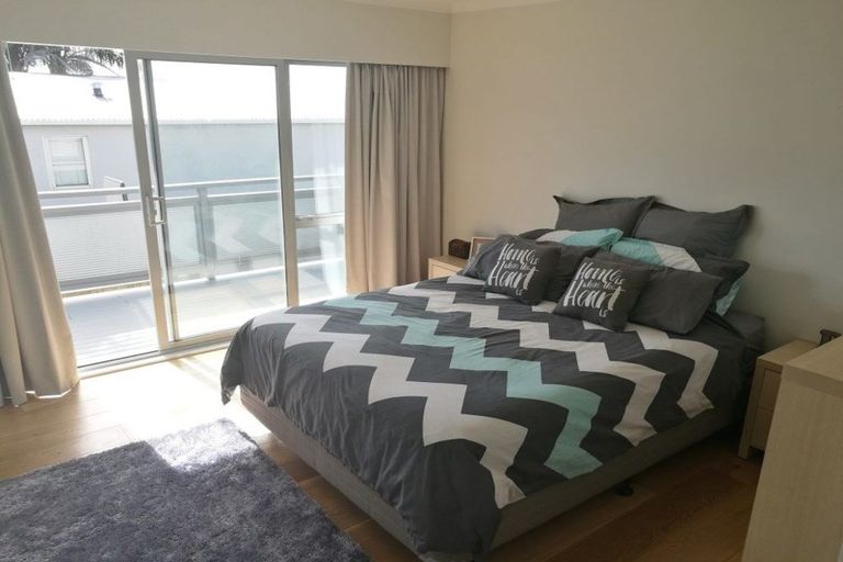 Photo of property in 2/598 Beach Road, Rothesay Bay, Auckland, 0630