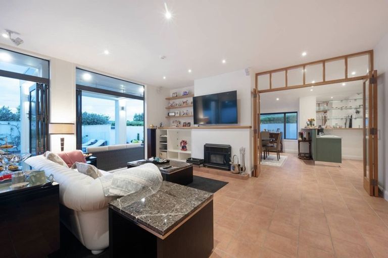 Photo of property in 235 Bleakhouse Road, Mellons Bay, Auckland, 2014