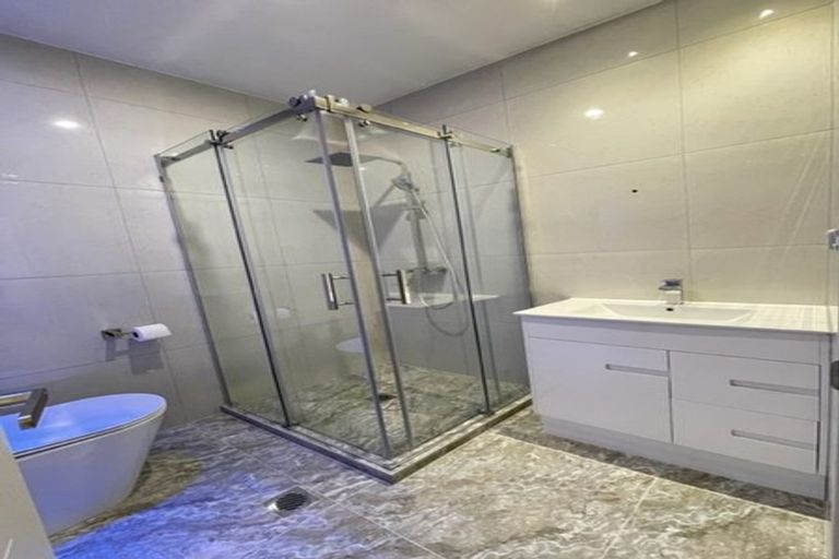 Photo of property in 128b Hutchinsons Road, Bucklands Beach, Auckland, 2014