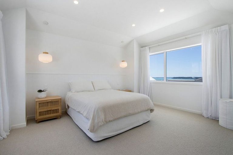 Photo of property in 2 Goldstone Place, Omokoroa, 3114