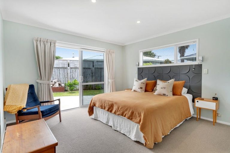 Photo of property in 6 Strasbourge Street, Martinborough, 5711