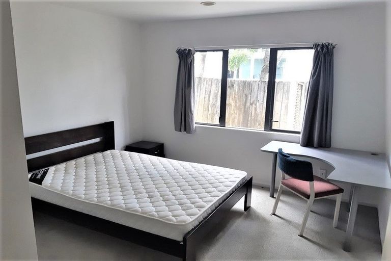 Photo of property in 158a East Coast Road, Forrest Hill, Auckland, 0620