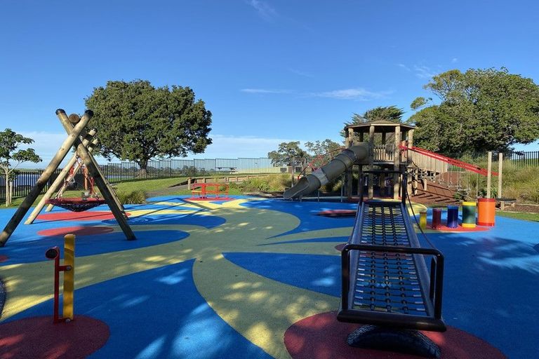 Photo of property in 1/15 Roys Road, Weymouth, Auckland, 2103