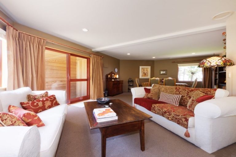 Photo of property in 6 La Trobe Track, Karekare, Auckland, 0772