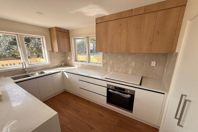 Photo of property in 1/15 Netherlands Avenue, Kelston, Auckland, 0602