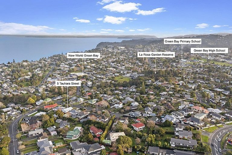 Photo of property in 5 Tauhara Street, Green Bay, Auckland, 0604