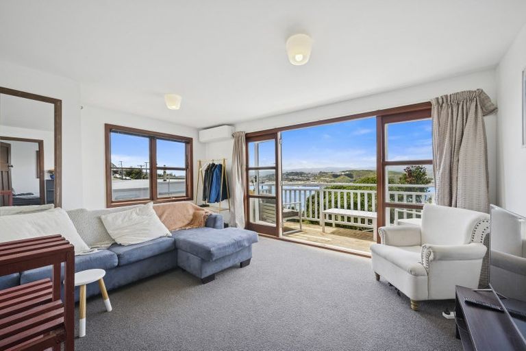 Photo of property in 49 Hungerford Road, Lyall Bay, Wellington, 6022