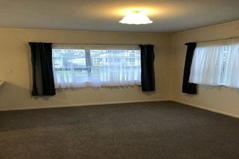 Photo of property in 75 Queens Road, Waikanae Beach, Waikanae, 5036
