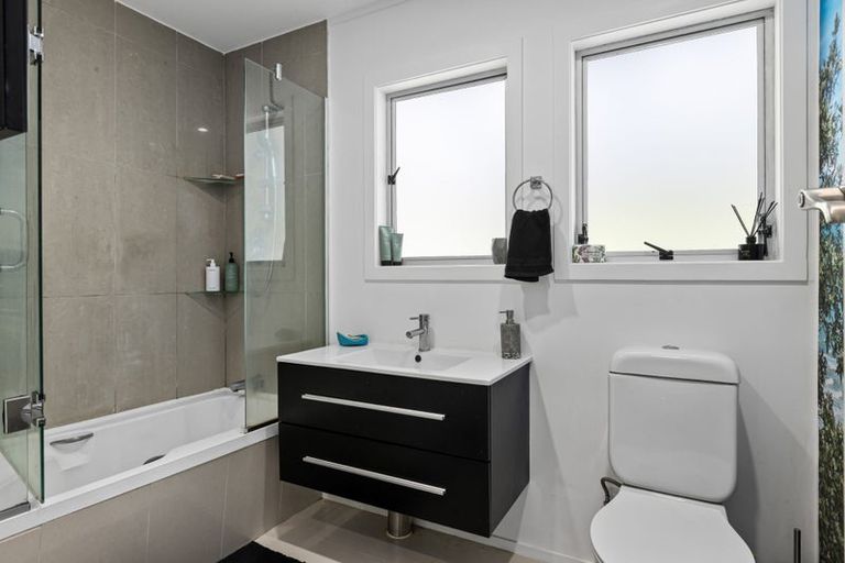 Photo of property in 7 William Hadlow Place, Hatfields Beach, Orewa, 0931