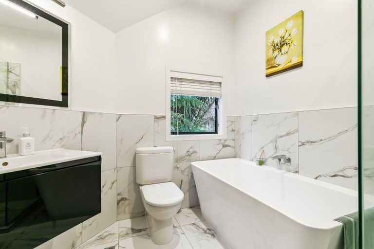 Photo of property in 2/67 Bolton Street, Kelburn, Wellington, 6012