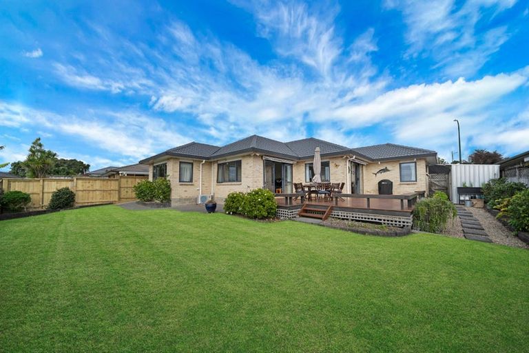 Photo of property in 15 Summerland Drive, Henderson, Auckland, 0612
