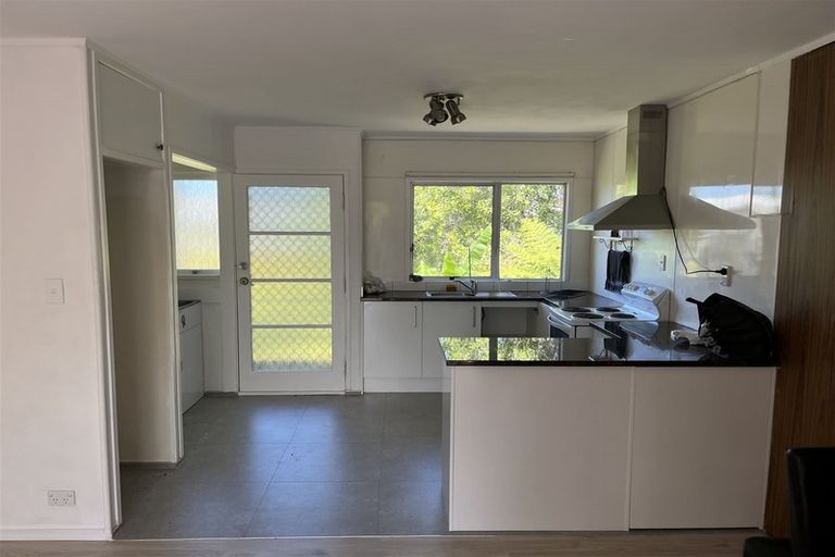 Photo of property in 2/15 Trojan Crescent, New Lynn, Auckland, 0600