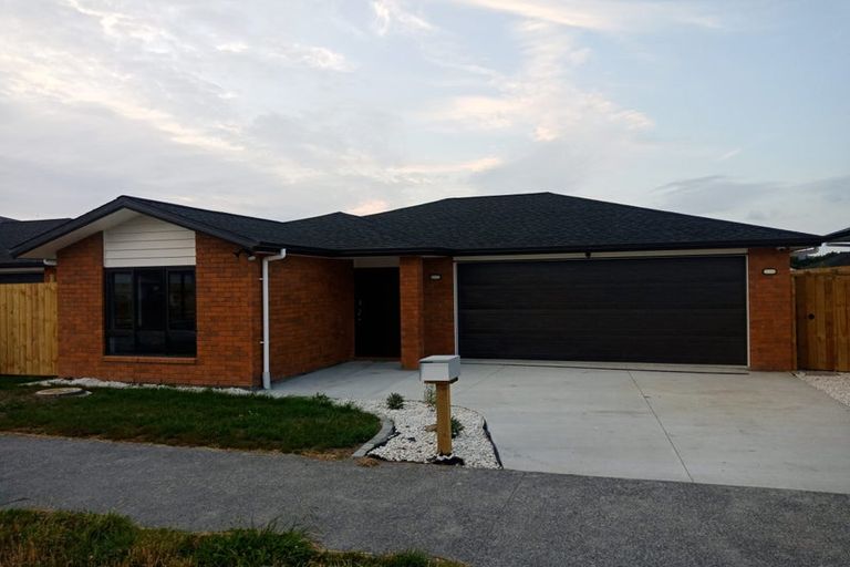 Photo of property in 21 Black Beech Crescent, Takanini, 2110