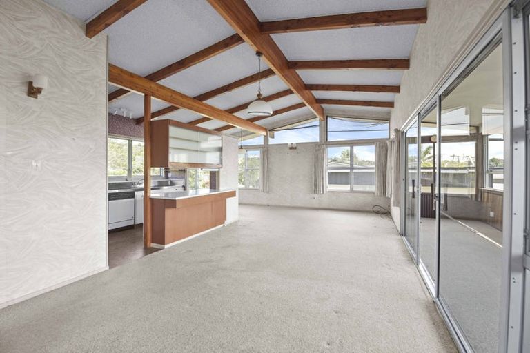 Photo of property in 42 De Luen Avenue, Tindalls Beach, Whangaparaoa, 0930