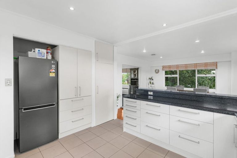 Photo of property in 3 Sarabande Avenue, Redwood, Christchurch, 8051
