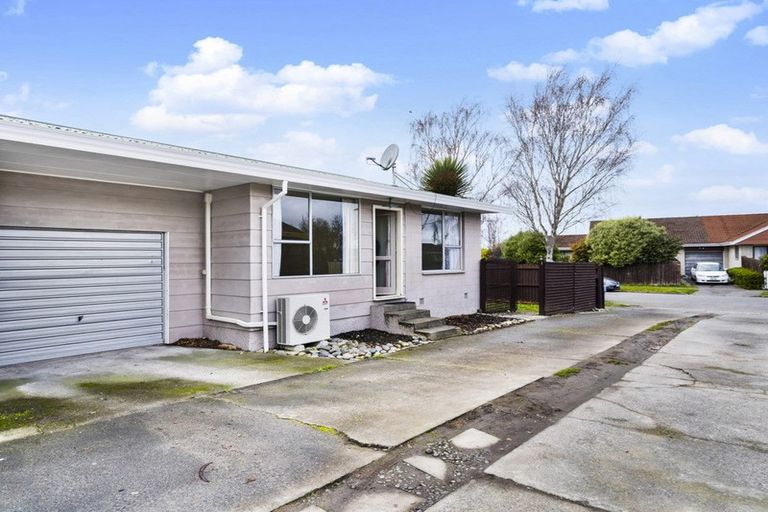 Photo of property in 1/45 Oldwood Street, Bishopdale, Christchurch, 8053