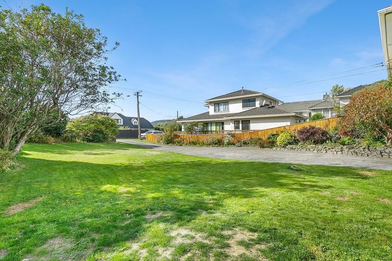 Photo of property in 25 Larsen Crescent, Tawa, Wellington, 5028