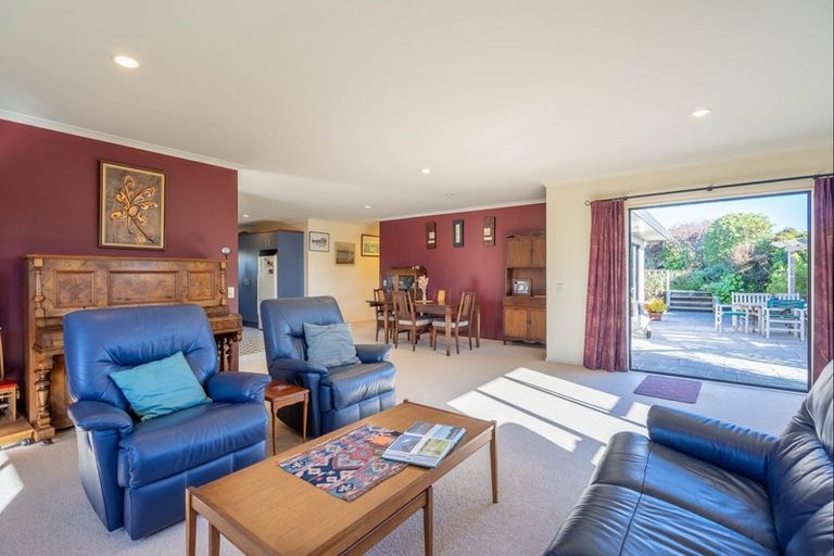 Photo of property in 18 Barrett Drive, Waikanae Beach, Waikanae, 5036