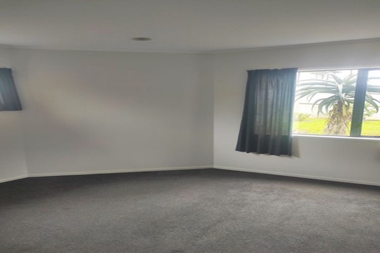 Photo of property in 38 Somerville Road, Shelly Park, Auckland, 2014