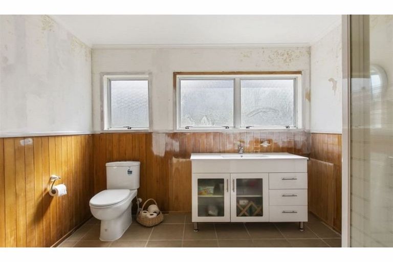 Photo of property in 9 Woodhouse Place, West Harbour, Auckland, 0618