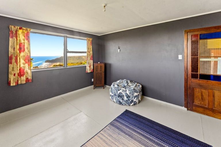 Photo of property in 11 Te Ahuahu Road, Piha, New Lynn, 0772