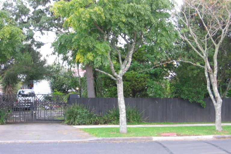 Photo of property in 11 Ballance Avenue, Papatoetoe, Auckland, 2104