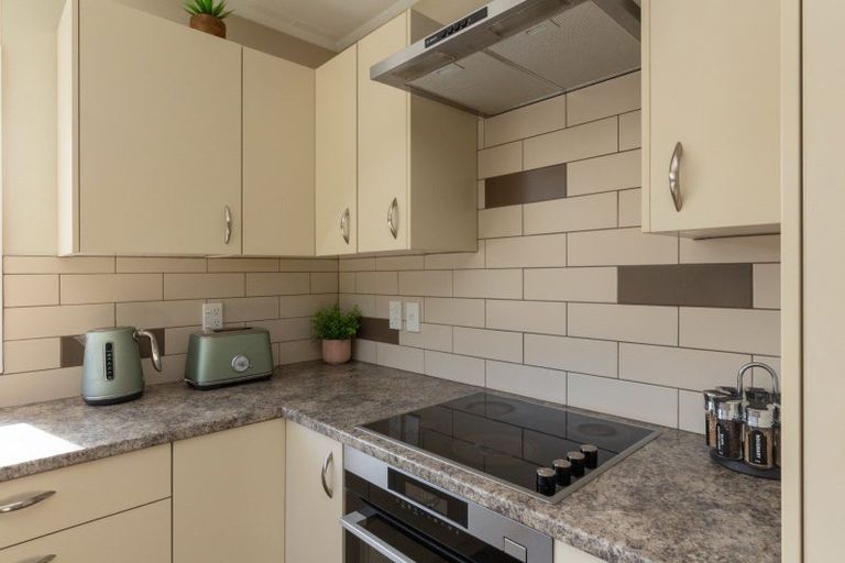 Photo of property in 9 Delta Place, Milson, Palmerston North, 4414