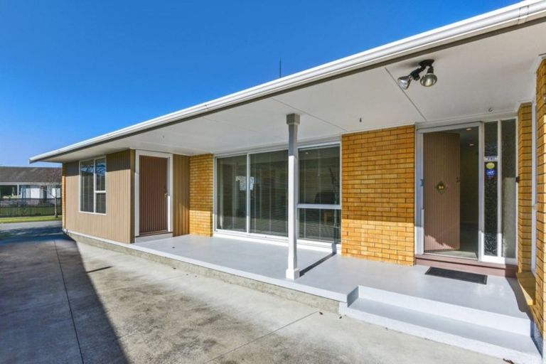 Photo of property in 17 Delaware Crescent, Russley, Christchurch, 8042