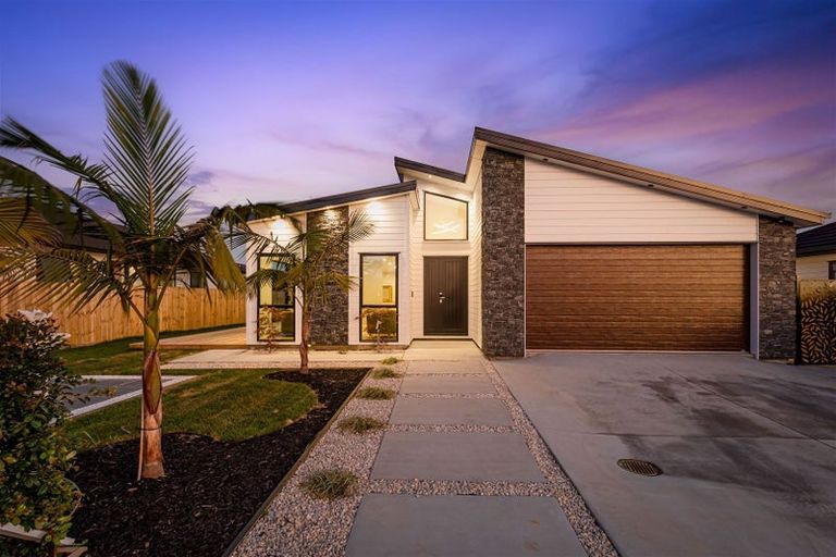 Photo of property in 15 Cutfield Lane, Kumeu, 0810