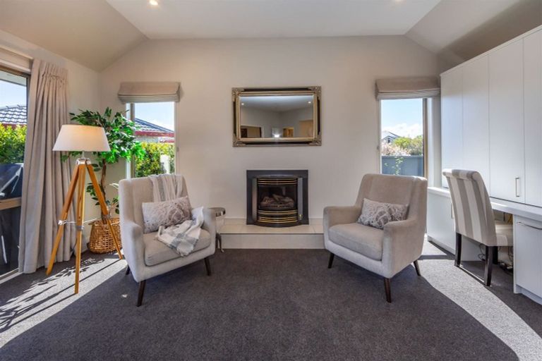 Photo of property in 16 Harrys Way, Redwood, Christchurch, 8051