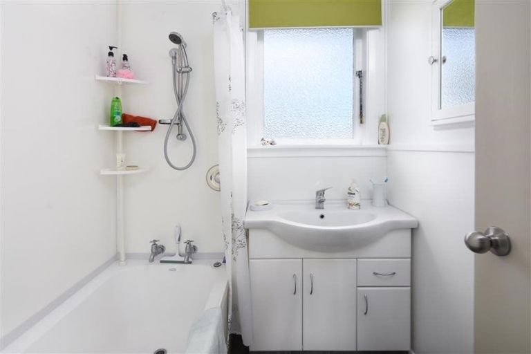 Photo of property in 6 Lock Street, Saint Clair, Dunedin, 9012