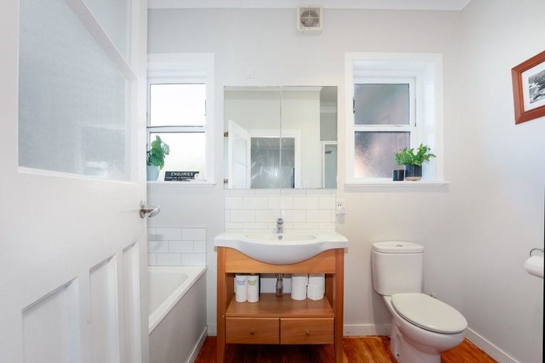 Photo of property in 544 Broadway, Strathmore Park, Wellington, 6022