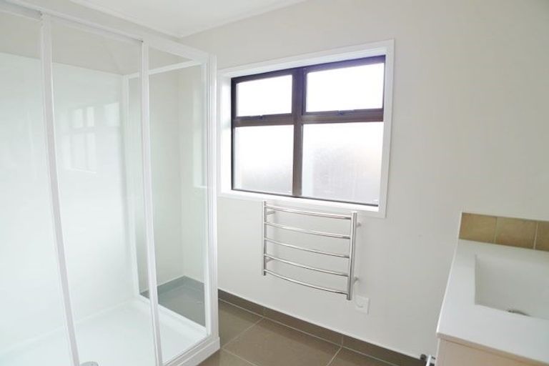 Photo of property in 68 Donovan Street, Blockhouse Bay, Auckland, 0600