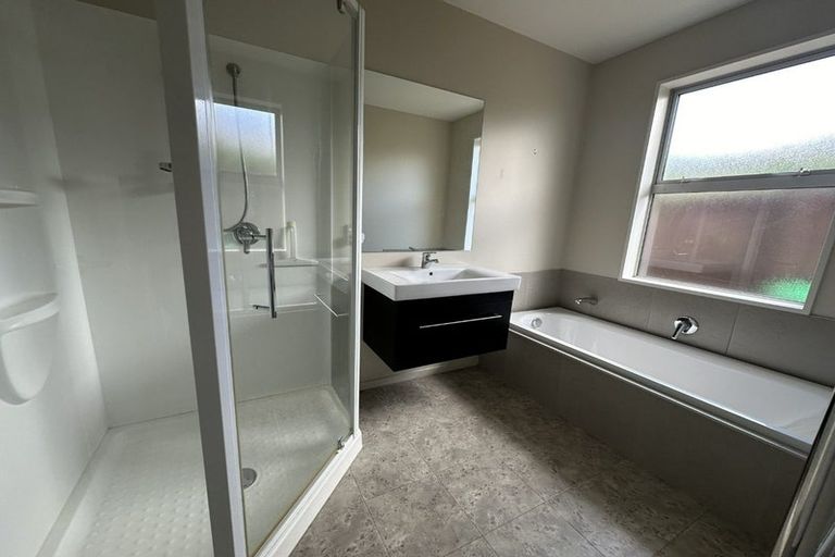 Photo of property in 6 Federer Lane, Bishopdale, Christchurch, 8053