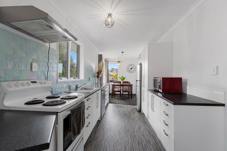 Photo of property in 39 Maratahu Street, Westown, New Plymouth, 4310