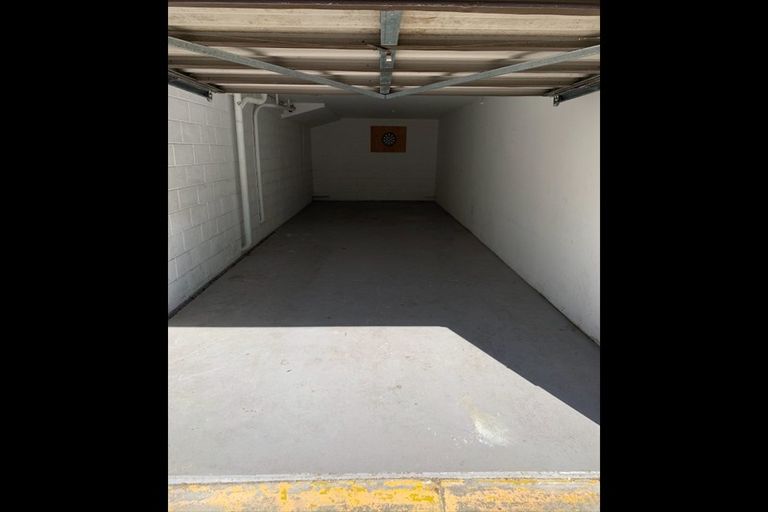 Photo of property in 2/44 Lake Road, Narrow Neck, Auckland, 0624