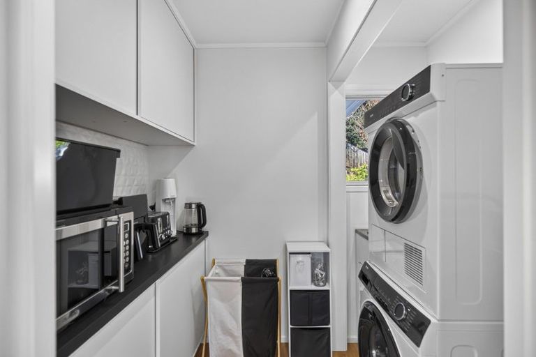 Photo of property in 21 Heaphy Street, Westown, New Plymouth, 4310