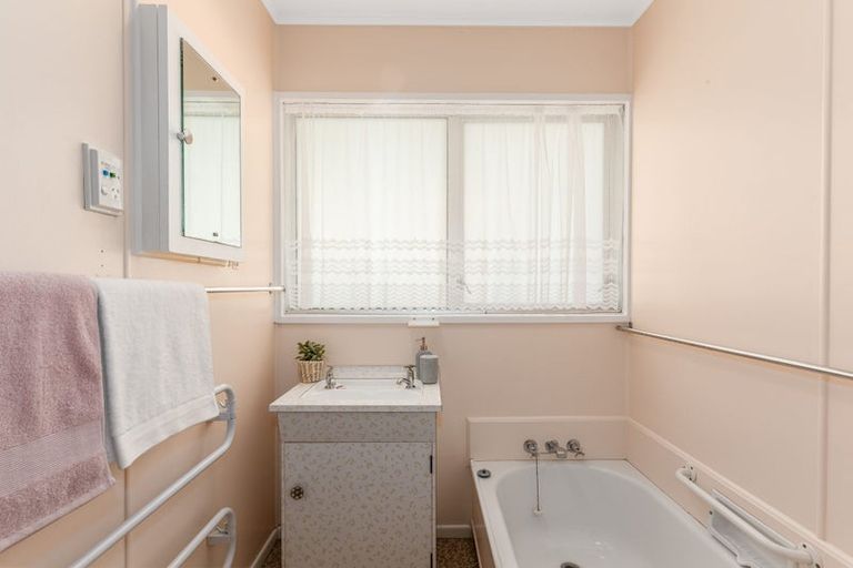 Photo of property in 341 Riverside Drive, Fairfield, Lower Hutt, 5011