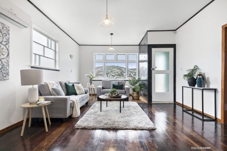 Photo of property in 40 Lonsdale Crescent, Rongotai, Wellington, 6022