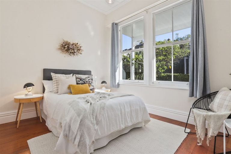 Photo of property in 17b Rodney Road, Northcote Point, Auckland, 0627