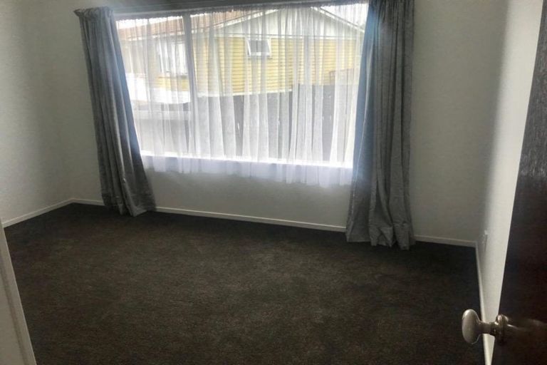 Photo of property in 1/72 Vodanovich Road, Te Atatu South, Auckland, 0610