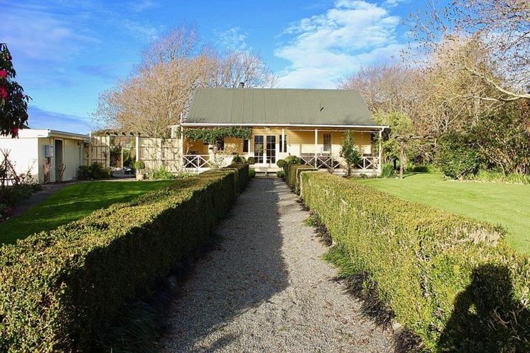 Photo of property in 15 Gleeson Road, Manakau, Levin, 5573