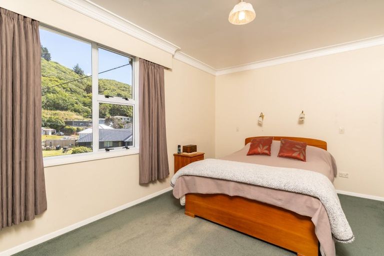 Photo of property in 28 Franklyn Road, Tawa, Wellington, 5028