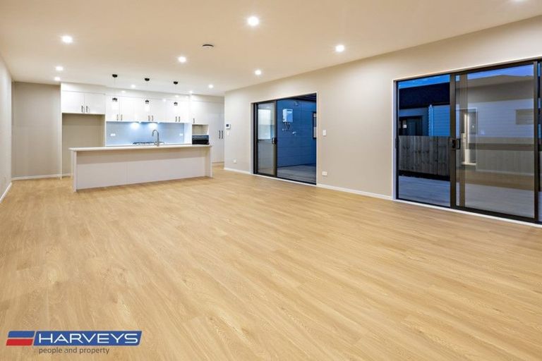 Photo of property in 12 Twin Parks Rise, Papakura, 2110