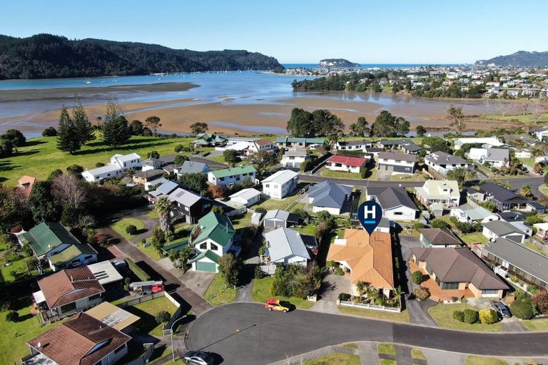 Photo of property in 111 Everitt Crescent, Whangamata, 3620