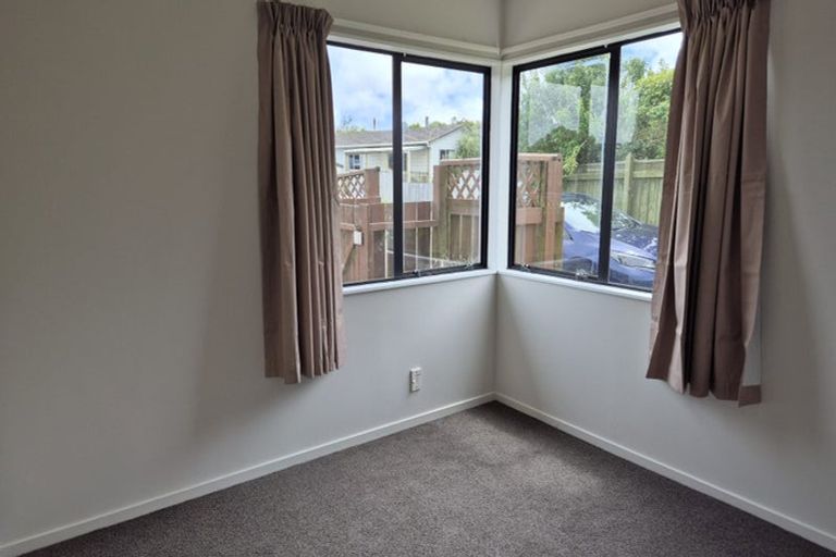 Photo of property in 60 Guadeloupe Crescent, Grenada Village, Wellington, 6037